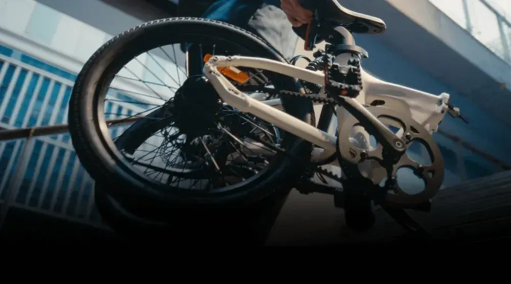 ADO AIR 20 folding bike with carbon belt drive and hydraulic disc brakes, close-up