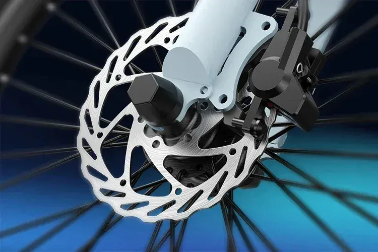 ADO AIR 20 rider on bike, 20-inch tyres, urban street, motion blur