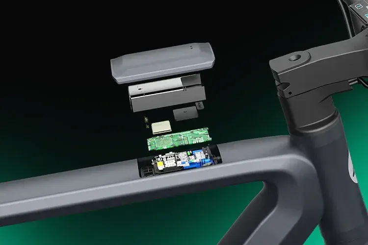 ADO AIR 30 Pro's 3.5-inch colorful display showing speed and battery level.