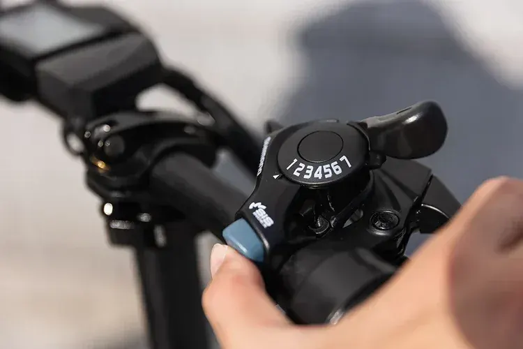 Close-up of ADO Oasis One motor, 250W rear hub with cable management.