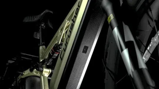 Hydraulic disc brake rotor and caliper on the Cyrusher Rover