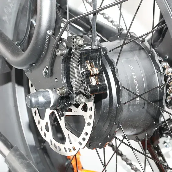 Emoko C91 close-up of the 1000W hub motor on the rear wheel.