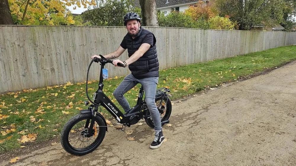 ENGWE L20 3.0 Pro electric bike with smart anti-theft system and 250W mid-drive motor.