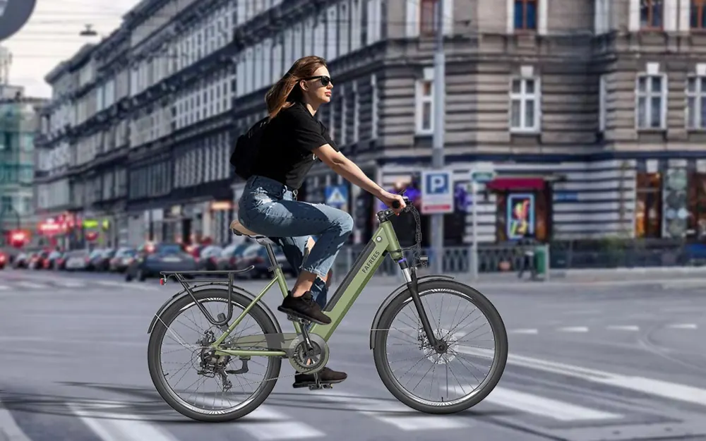 Fafrees F26 Pro electric city bike with green aluminium frame and 26-inch wheels
