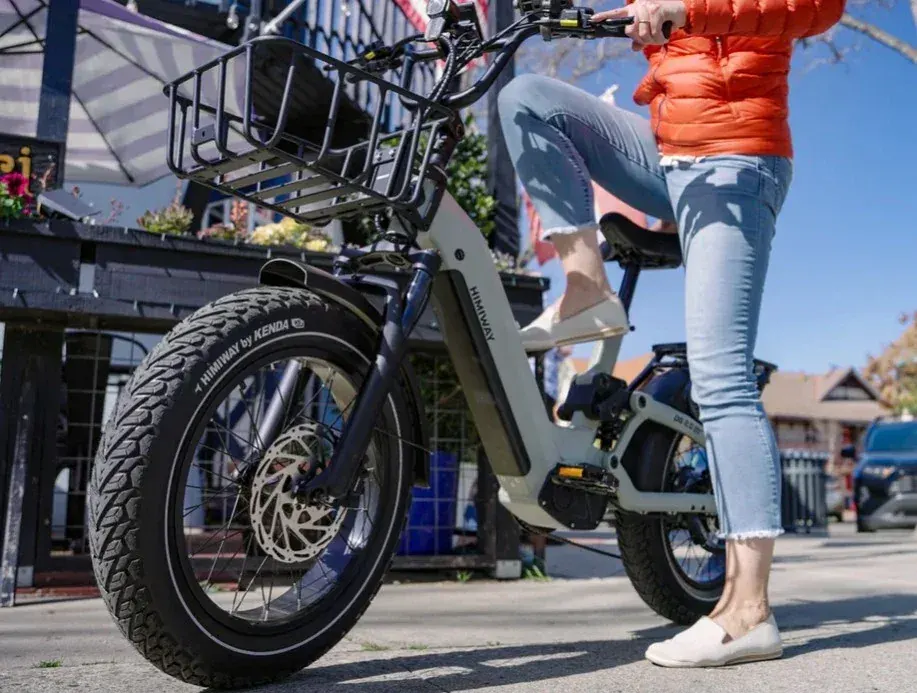 Close-up of Himiway D5 2.0 rear hub motor with 250W power, disc brake, and fender