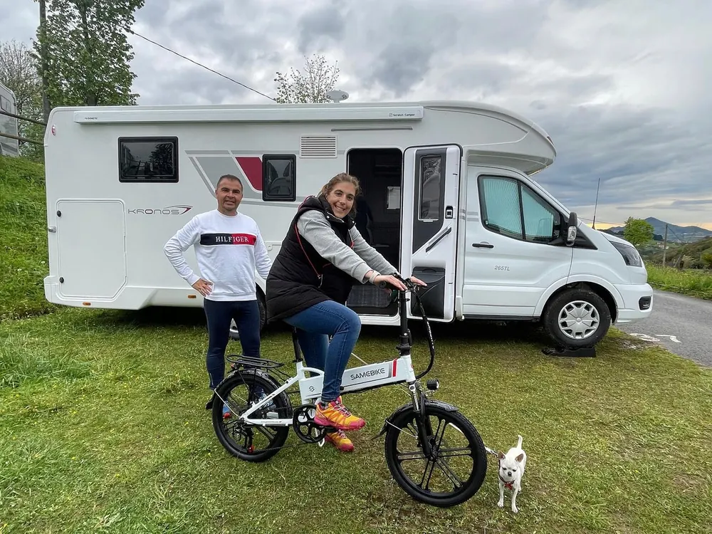 2026 SAMEBIKE 20LVXD30-II folding electric bike in urban setting