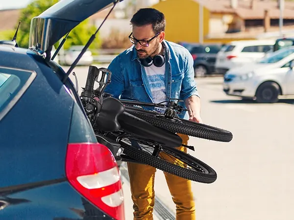 VARUN folding electric bike with 250W motor, 48V battery, fits riders 155-195 cm.