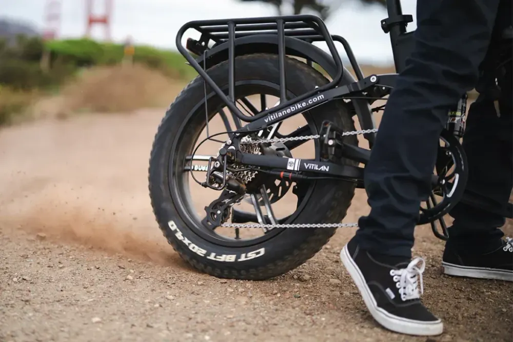 Close-up of the Vitilan I7 Pro 3.0 750W brushless motor and crank