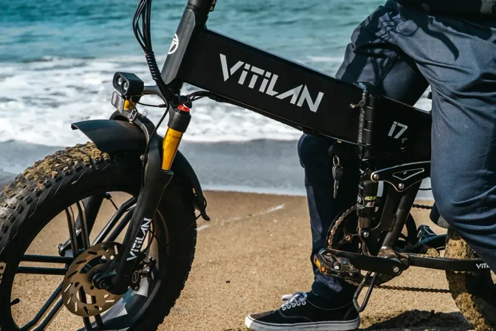 Vitilan I7 Pro 3.0 handlebar with display, throttle, and bell